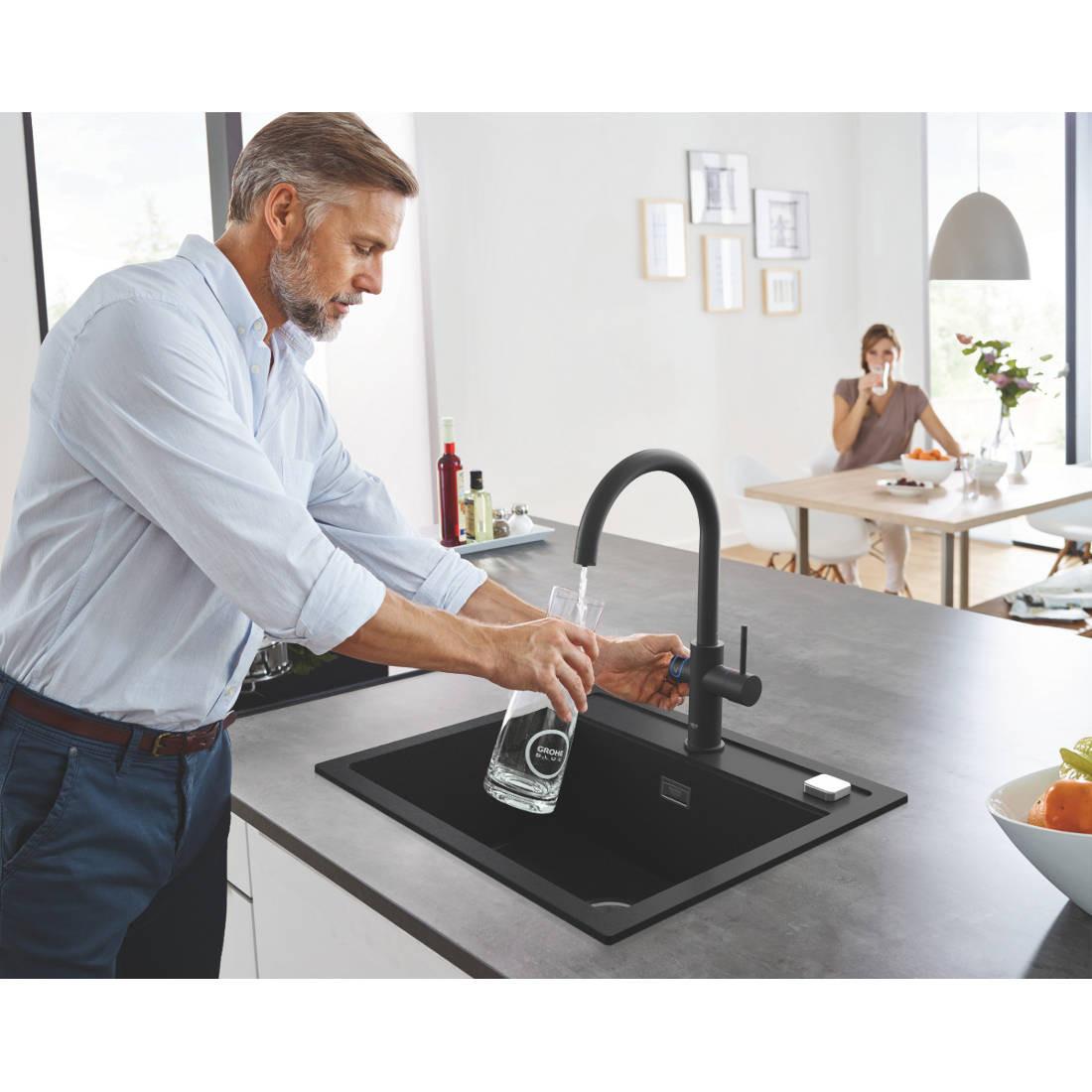 Grohe Blue Home C - kifolyós kezdőkészlet S - es méretű filterrel, szín: bársony fekete (31455KS1)
