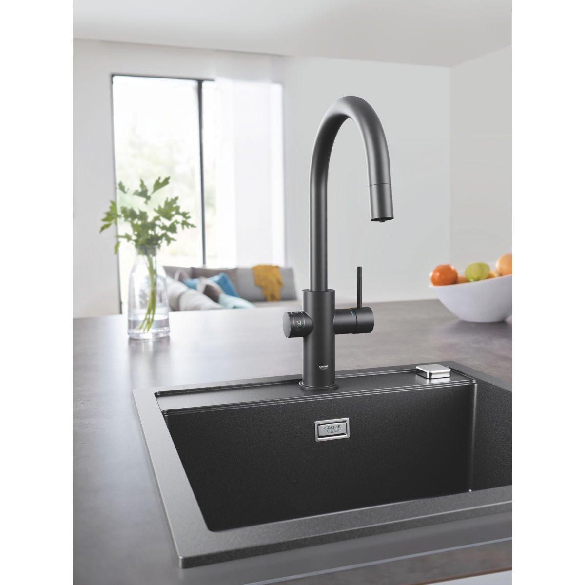 Grohe Blue Home C - kifolyós kezdőkészlet S - es méretű filterrel, kihúzható fejjel, bársony fekete (31541KS0)
